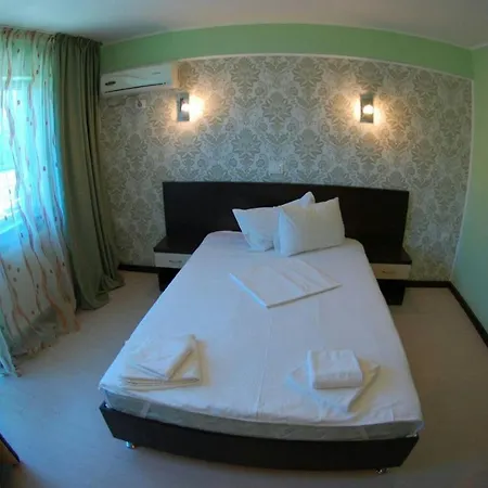 בית הארחה Alessia 4*